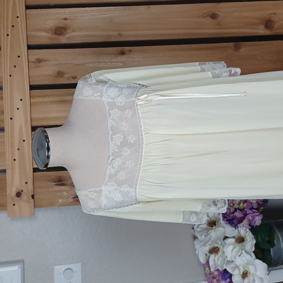 Vintage Fischer Heavenly Nightgown - Picture 2 of 11